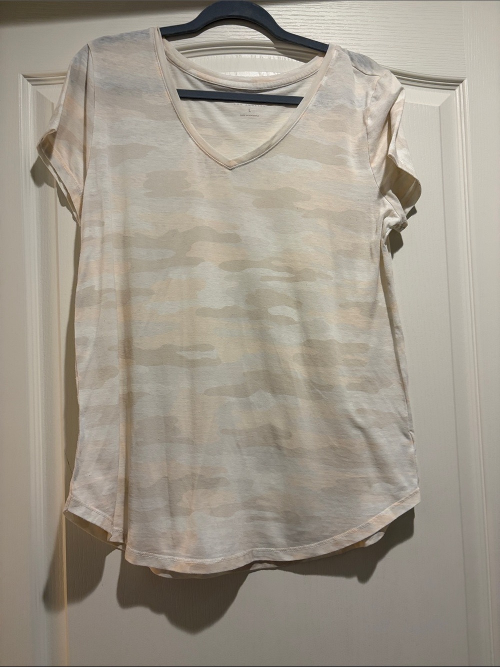 Women’s V-Neck Short Sleeve Tee in Light Beige Camo